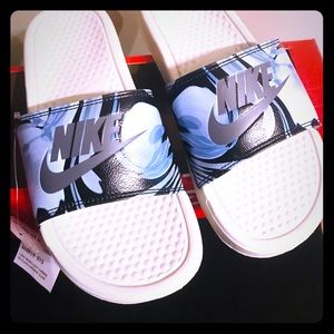 New Women’s Nike Benassi JDI Print Slides Size 8